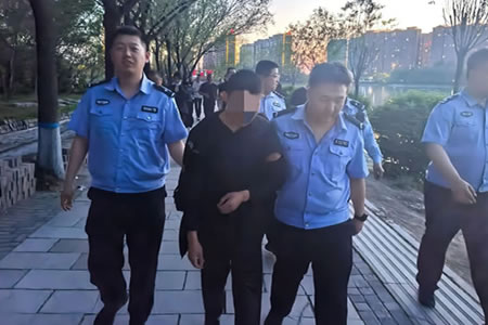 外省男子深夜跳湖輕生，肇東公安“閃現(xiàn)”合力救人