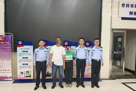 小孩和家人走散，民警救助獲點(diǎn)贊