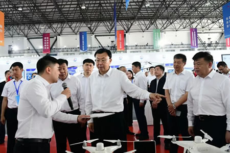 肇東市招商引資推介暨項(xiàng)目簽約儀式舉行